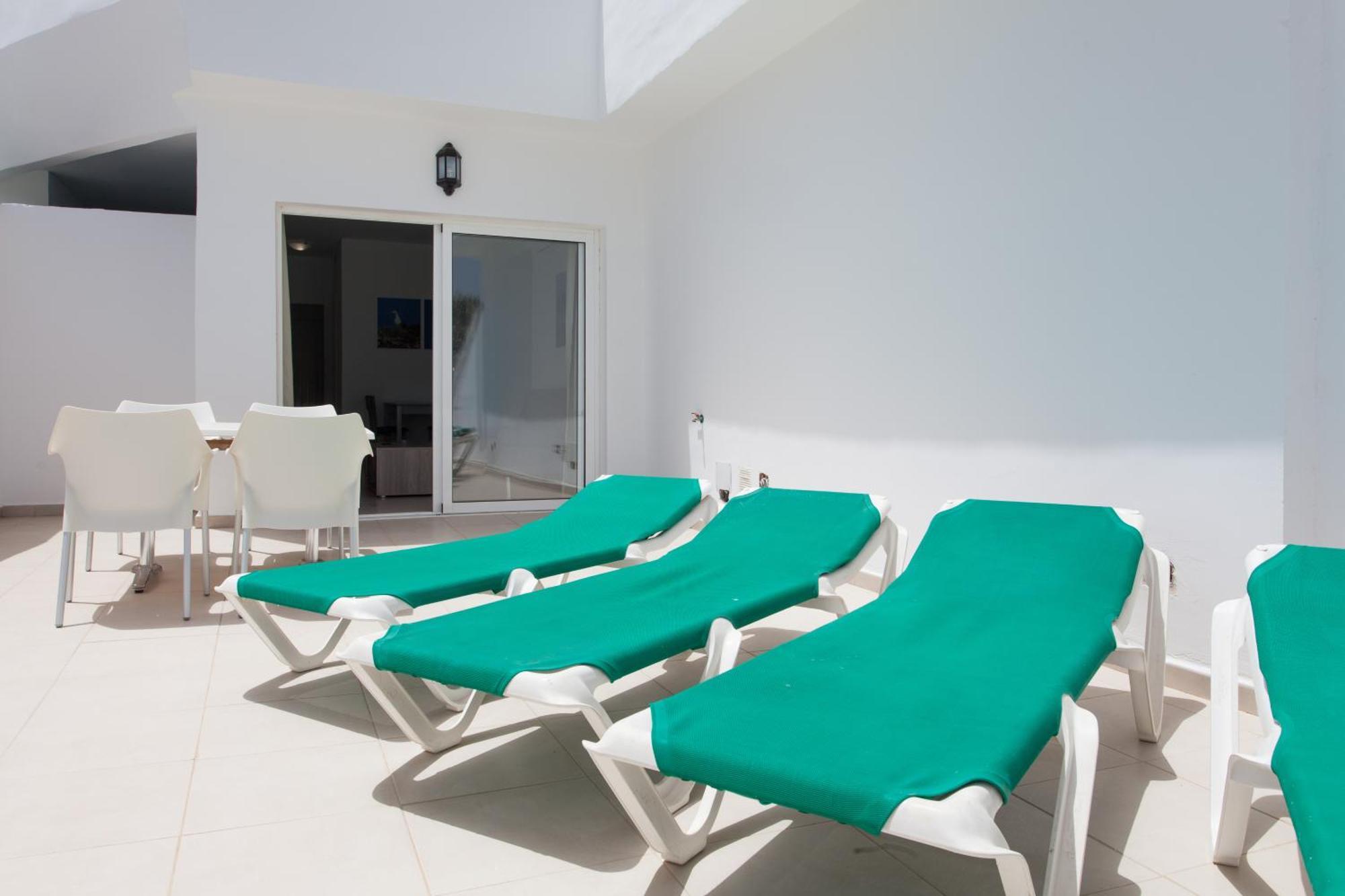 Two-Bedroom Apartment Sea View