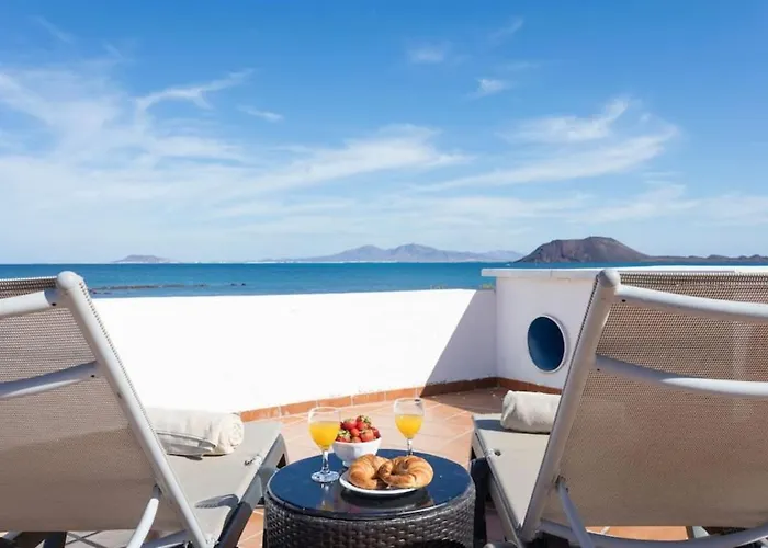 Corralejo Beachfront Villa Remos: Lobos Island View & Private Pool La Oliva